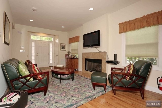 125 Tenafly Road - Photo 4