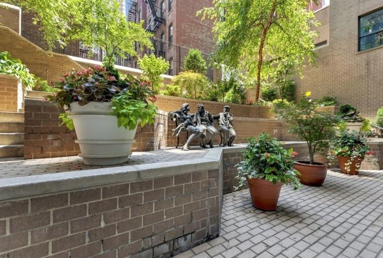 West 87th Street - Photo 9