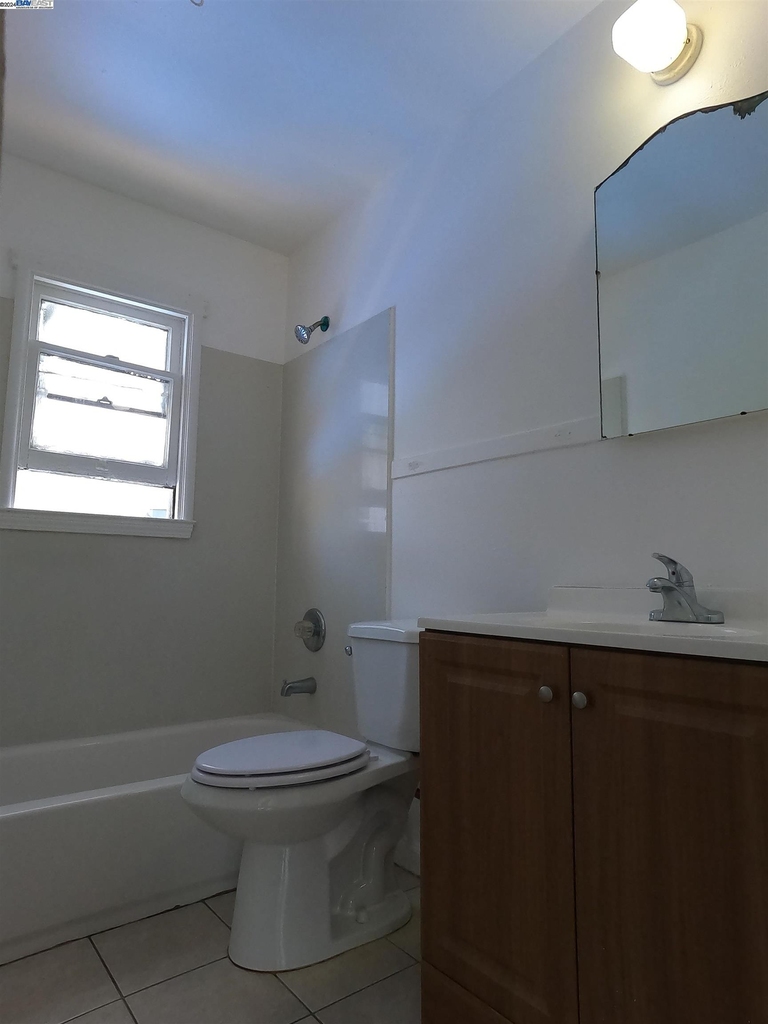 7858 Bancroft Ave - Photo 6