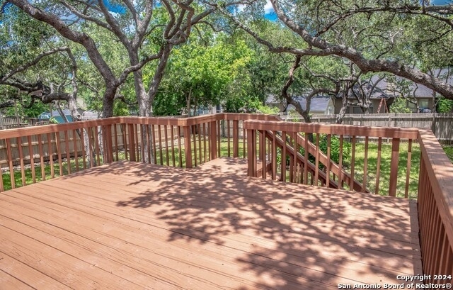 225 Samantha Dr - Photo 0