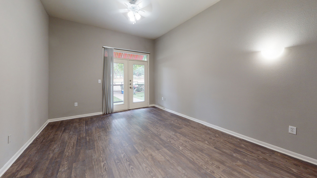 7001 Parkwood Boulevard - Photo 2