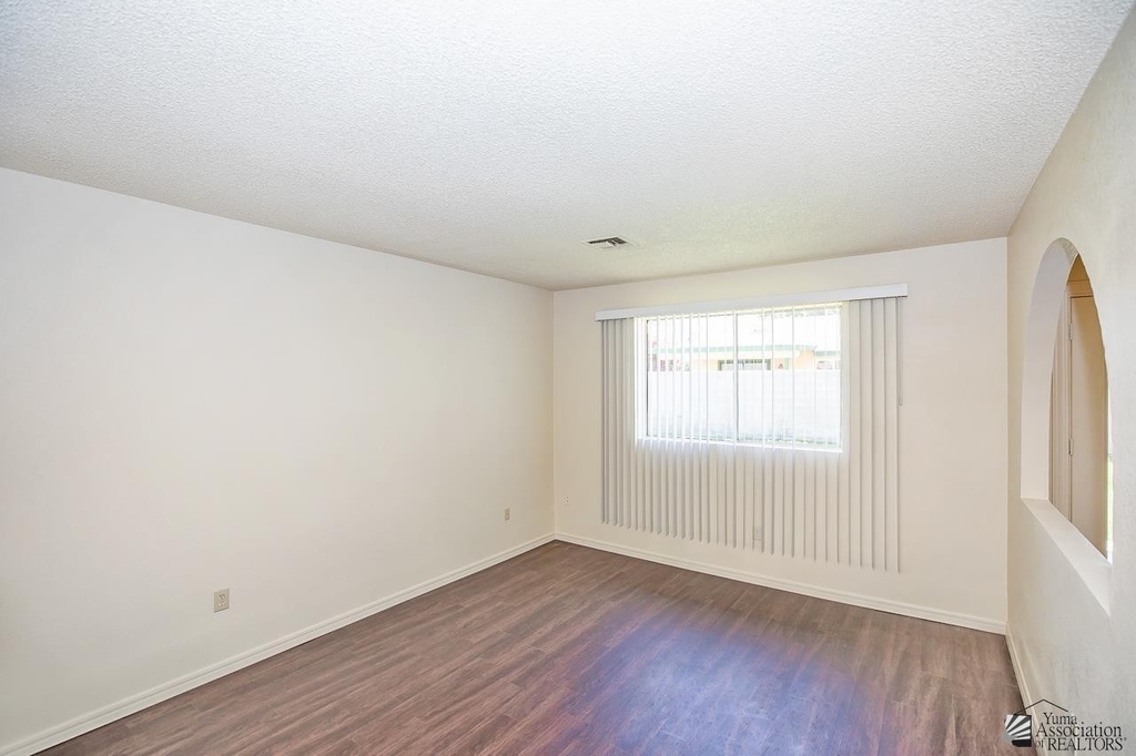 3127 W 18 St - Photo 7