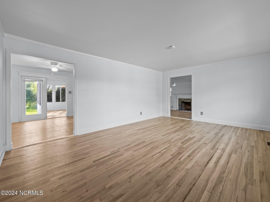 1011 Daniel Place - Photo 11