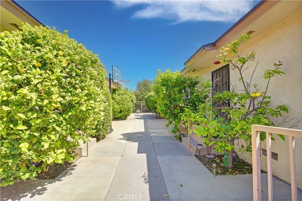 10520 Myrtle Street - Photo 2