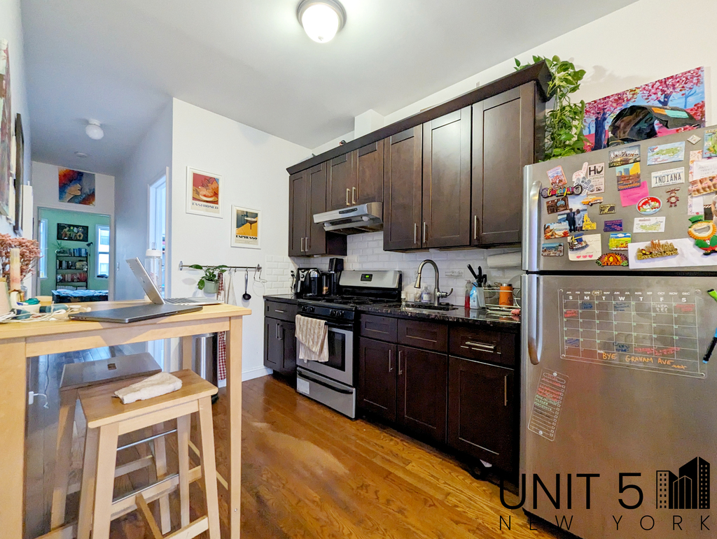 74 Graham Avenue - Photo 1