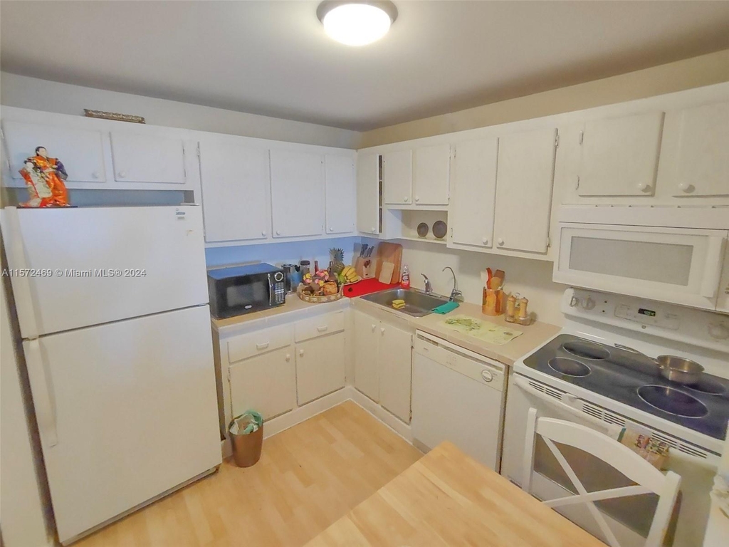 16851 Ne 23rd Ave - Photo 8