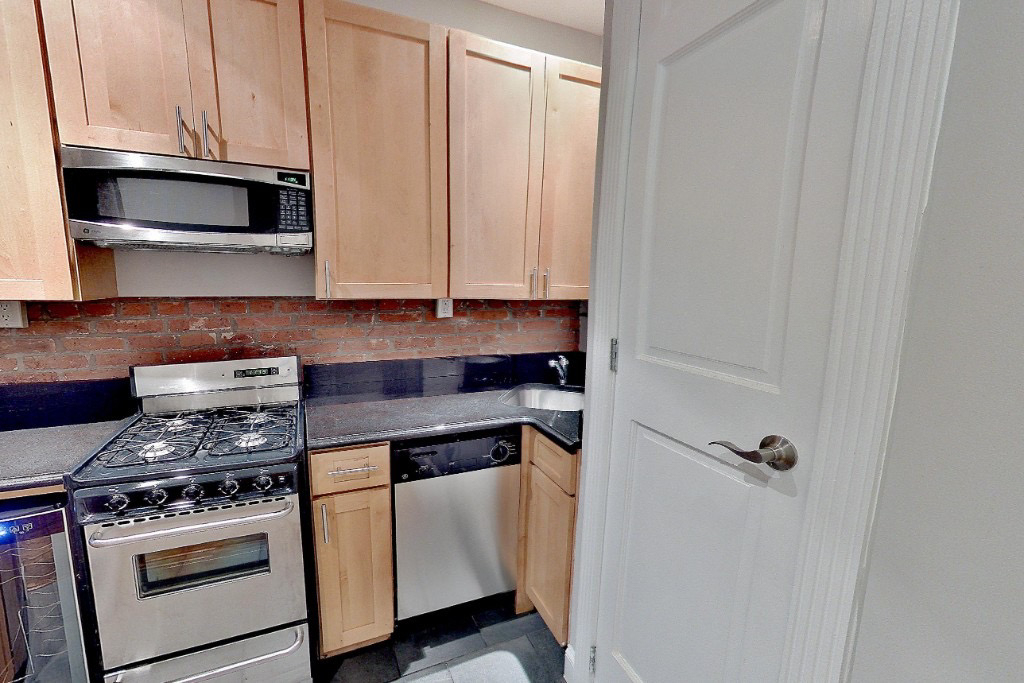 206 East 82nd Street - Photo 1