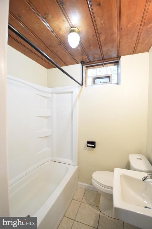 5460 Frederick Avenue - Photo 12