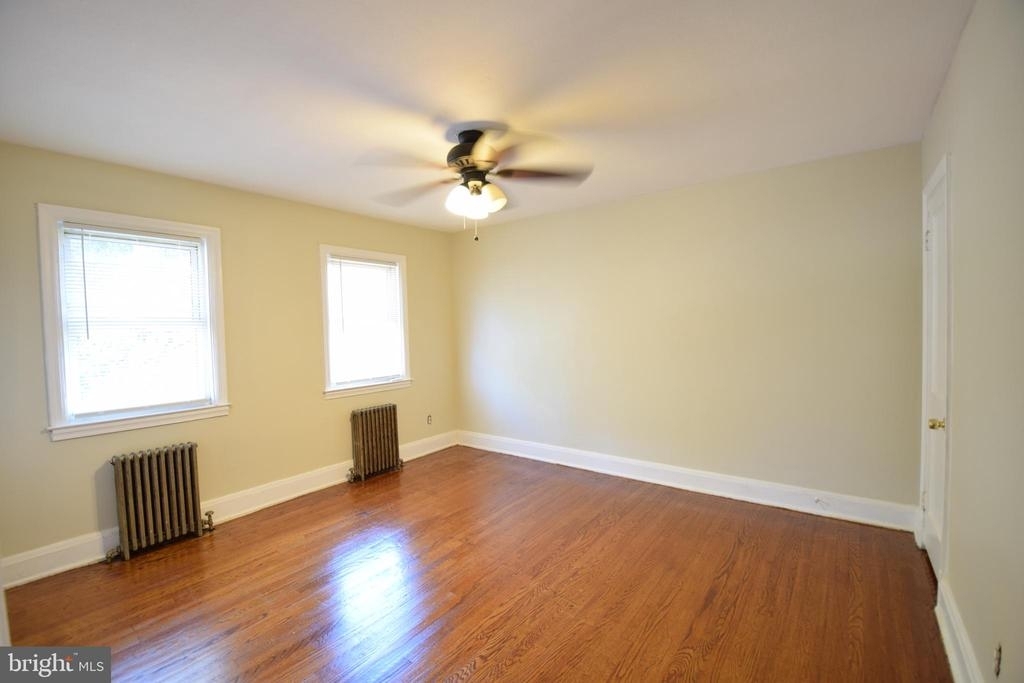 5460 Frederick Avenue - Photo 4