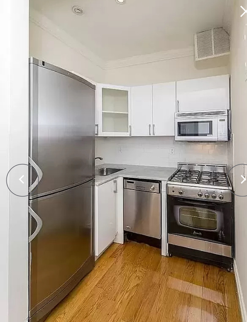 338 East 55th Street - Photo 1