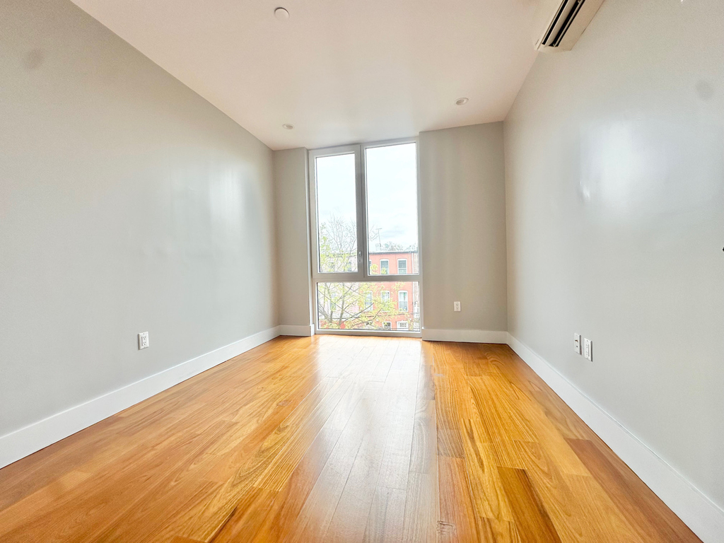 682 Hancock Street - Photo 7