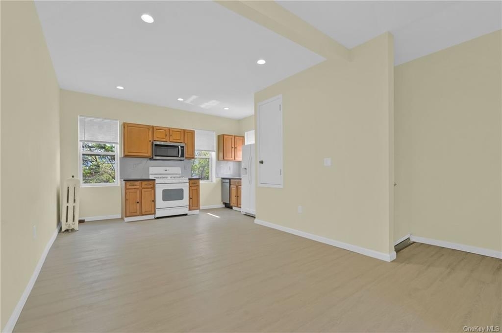 127 Mineola Boulevard - Photo 3