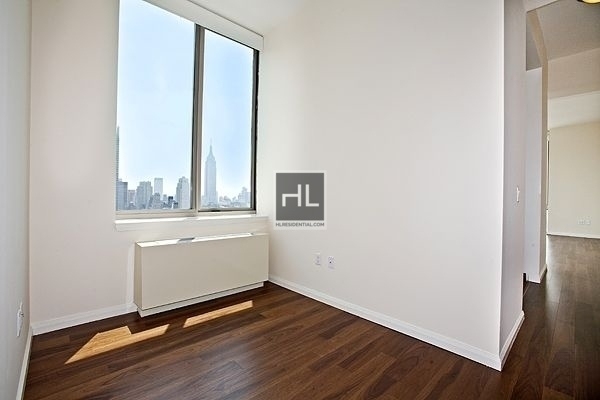 10 Avenue - Photo 1