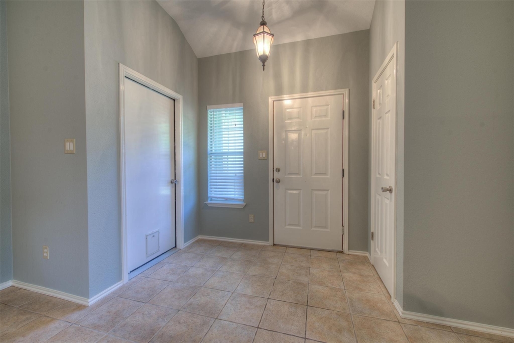 2311 Lasso Dr - Photo 3