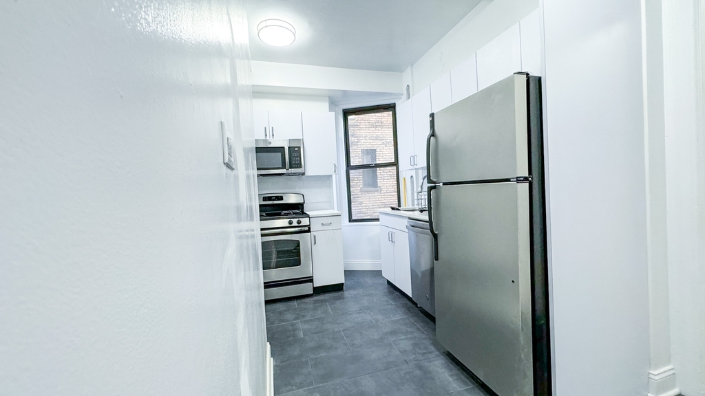 25 West 68th Street - Photo 1