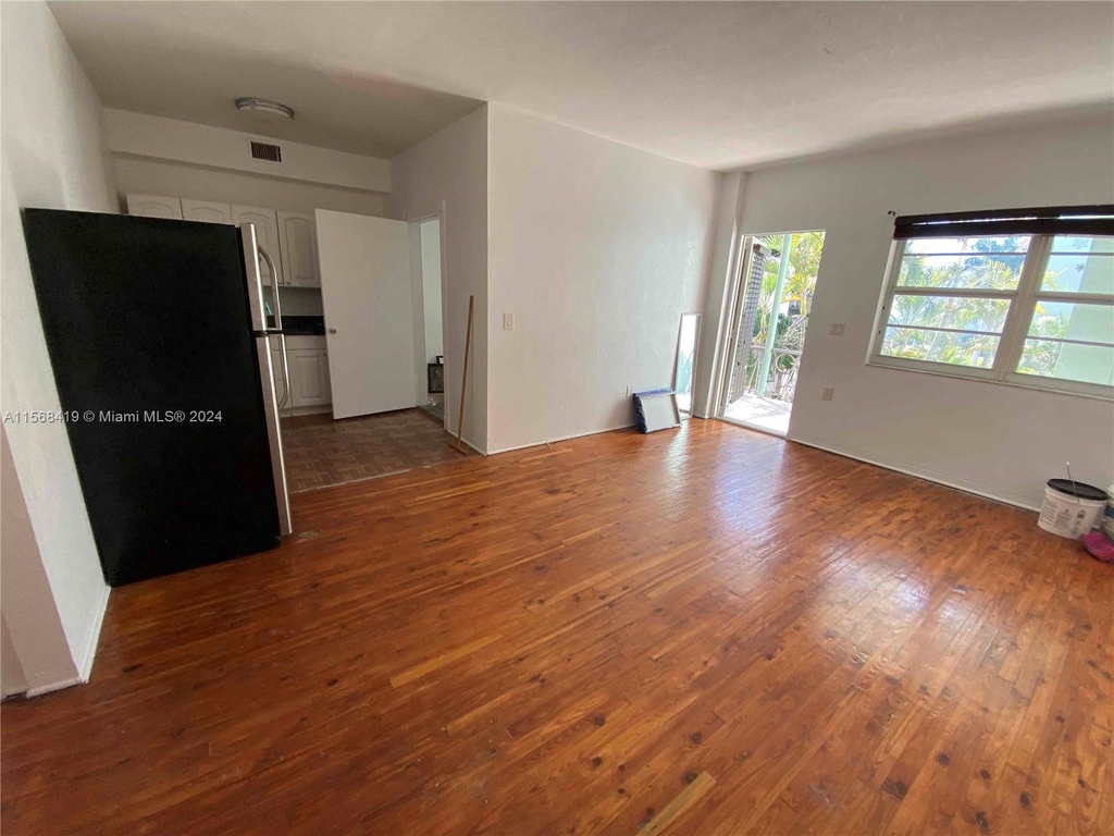 1755 Washington Ave - Photo 3