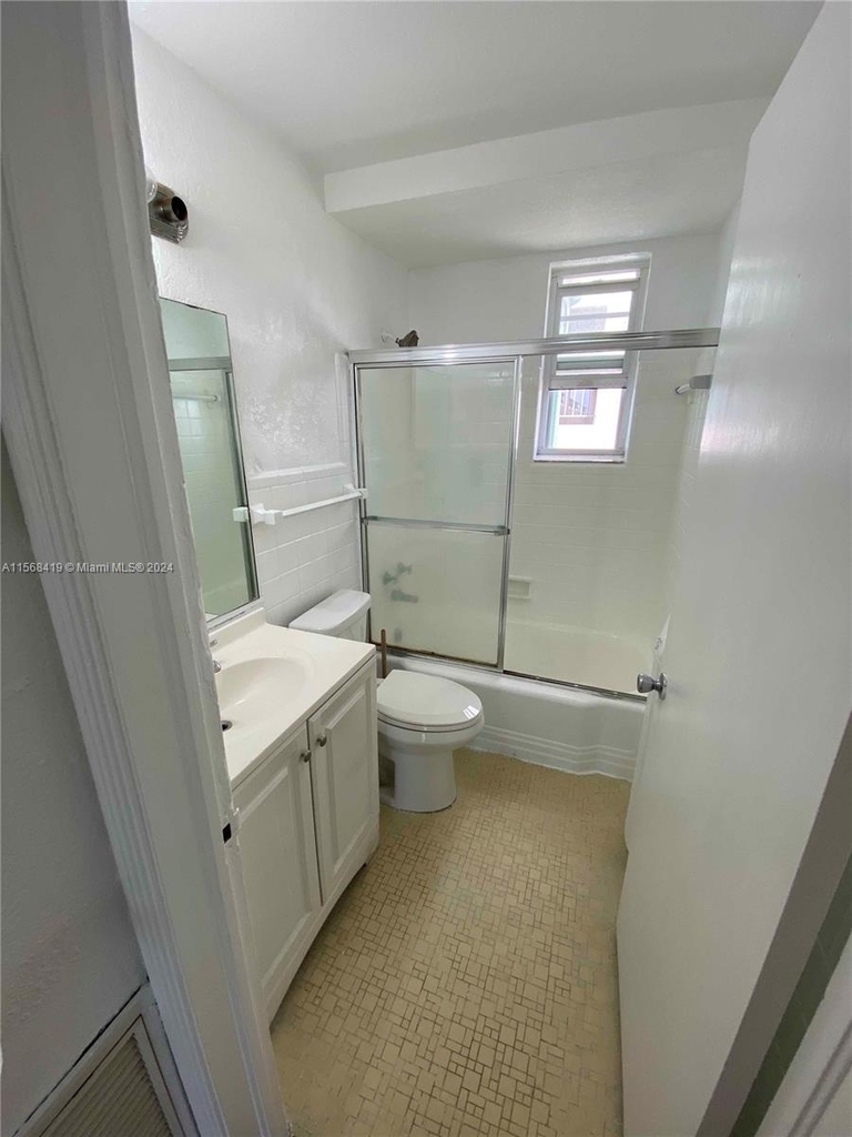 1755 Washington Ave - Photo 10