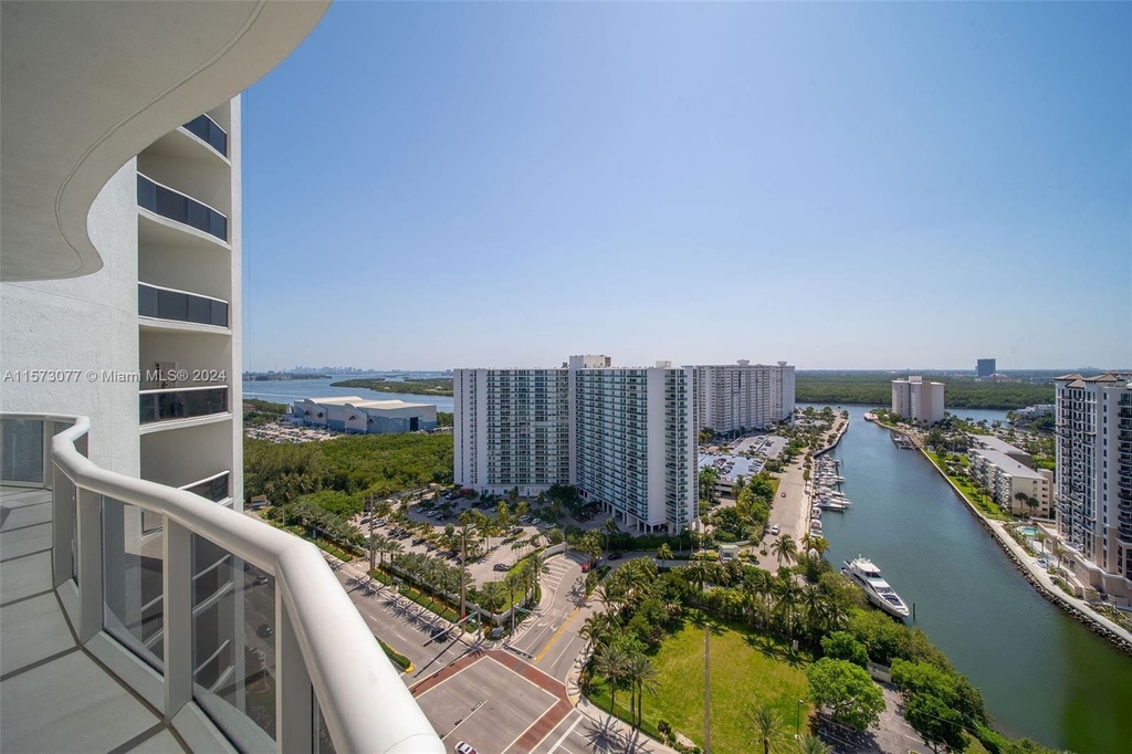 15811 Collins Ave - Photo 10