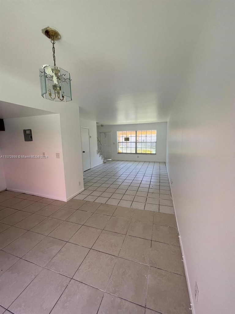 2520 Nw 52nd Ave - Photo 10