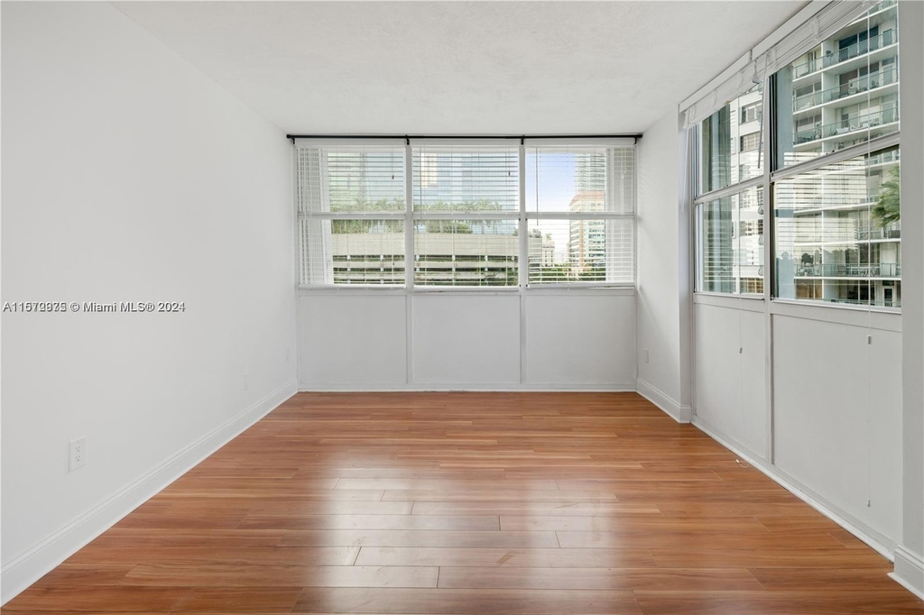 1420 Brickell Bay Dr - Photo 15