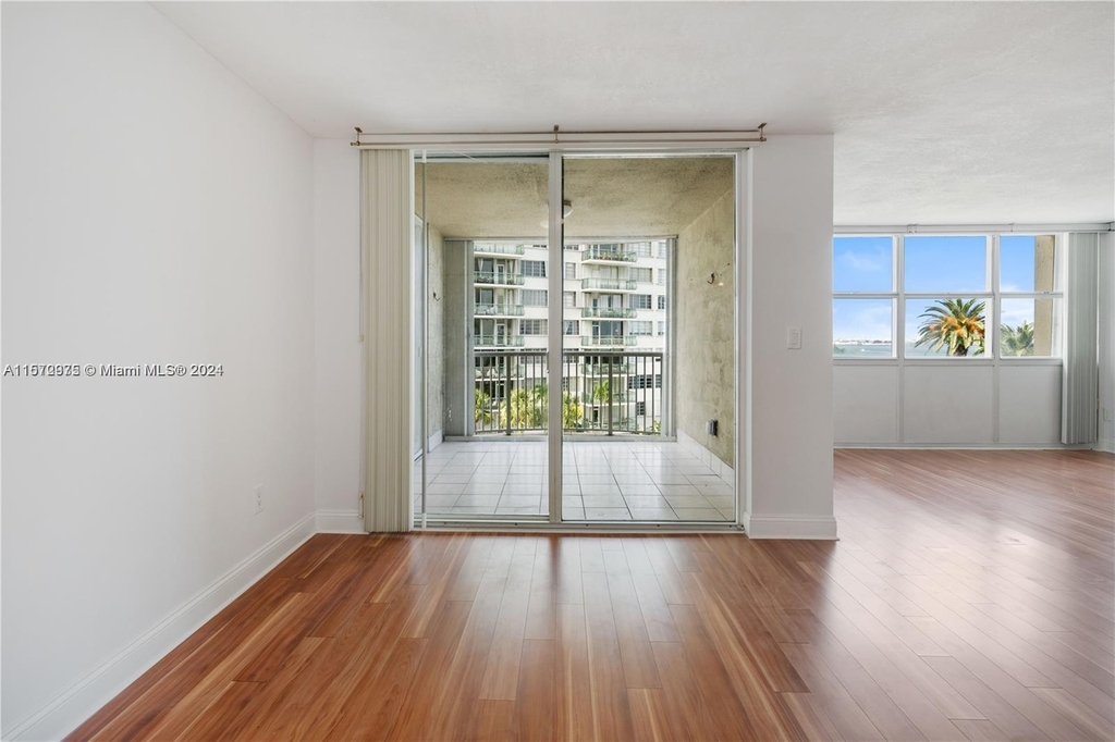 1420 Brickell Bay Dr - Photo 1