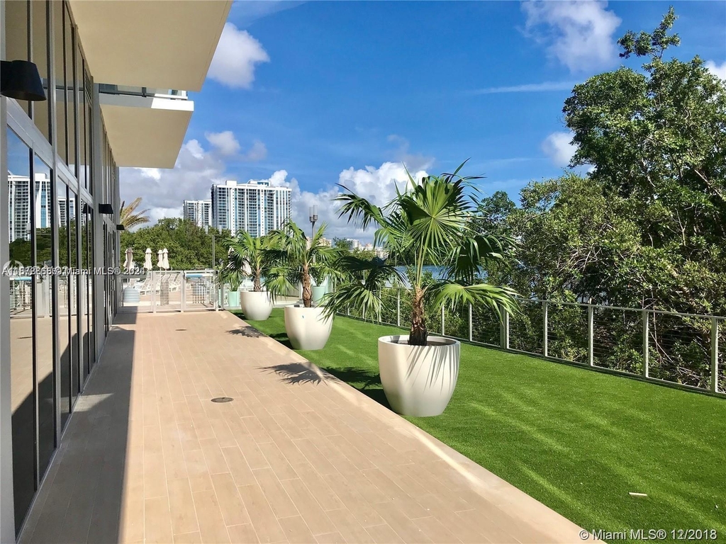 16385 Biscayne Blvd - Photo 19