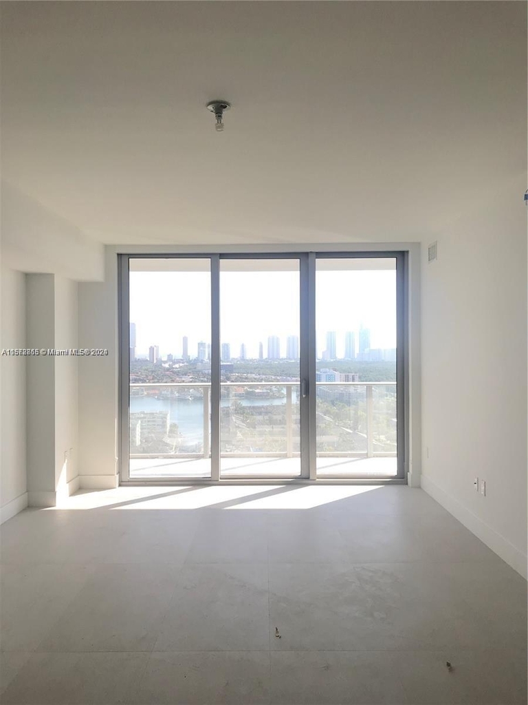 16385 Biscayne Blvd - Photo 8