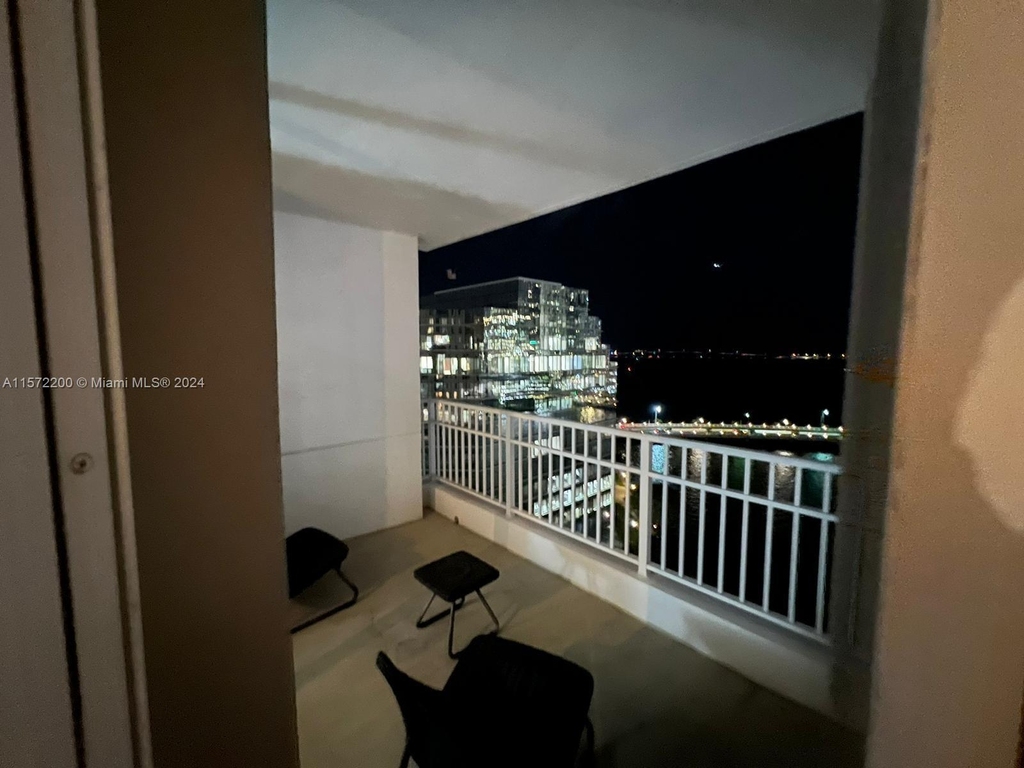 701 Brickell Key Blvd - Photo 9