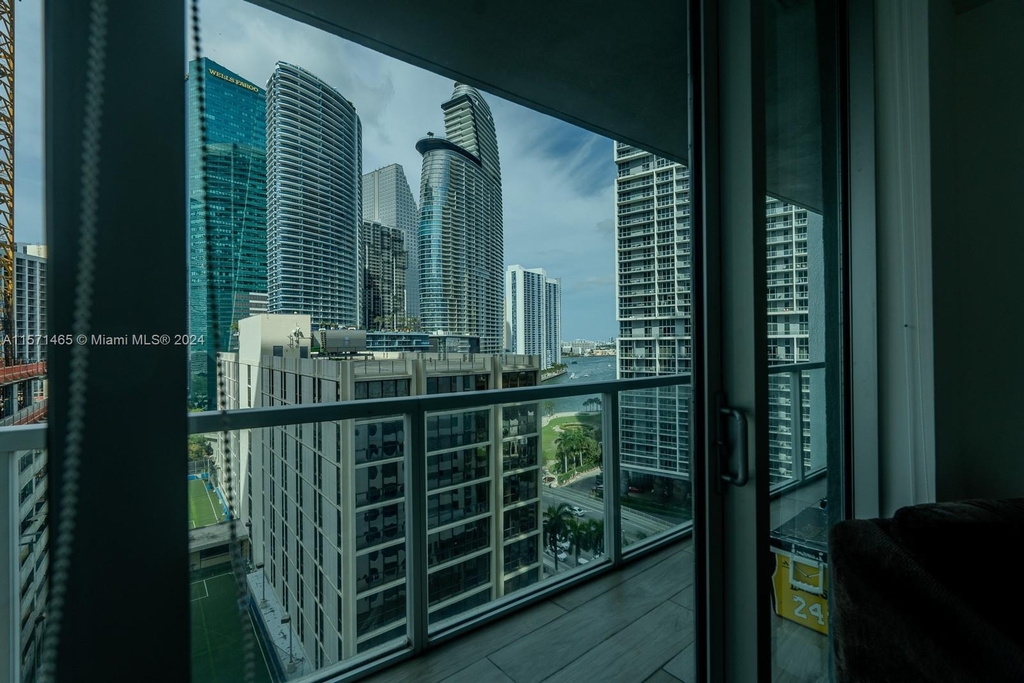 500 Brickell Ave - Photo 2