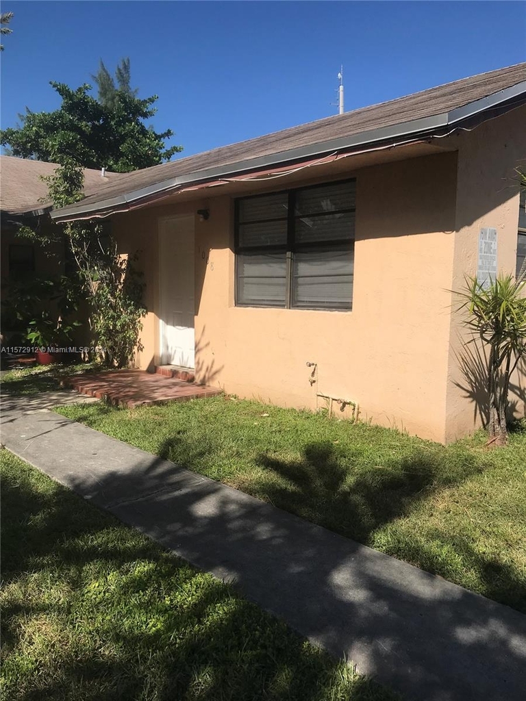 1008 Sw 8th St - Photo 1