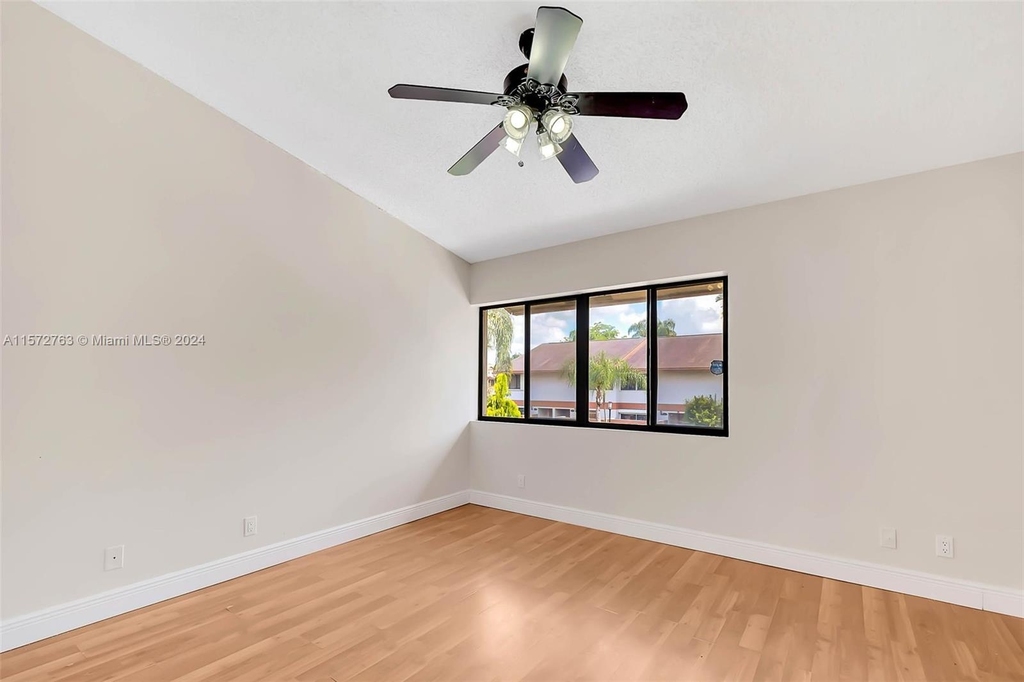 4262 Sw 70th Ter - Photo 14