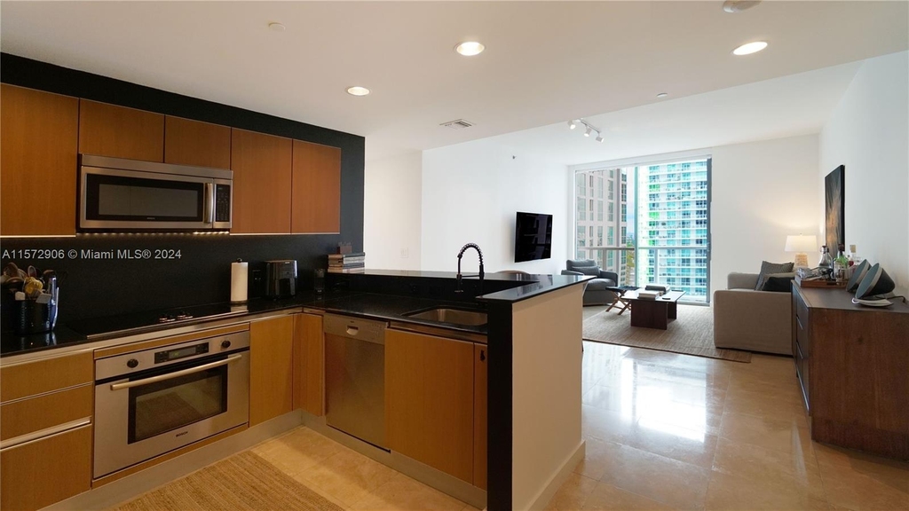 1060 Brickell Ave - Photo 3