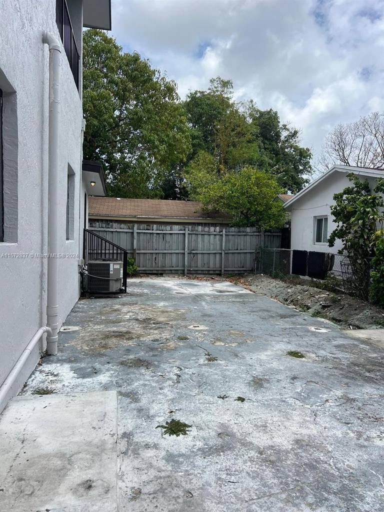 2238 Nw 5th St - Photo 11