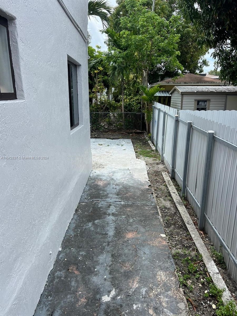 2238 Nw 5th St - Photo 13