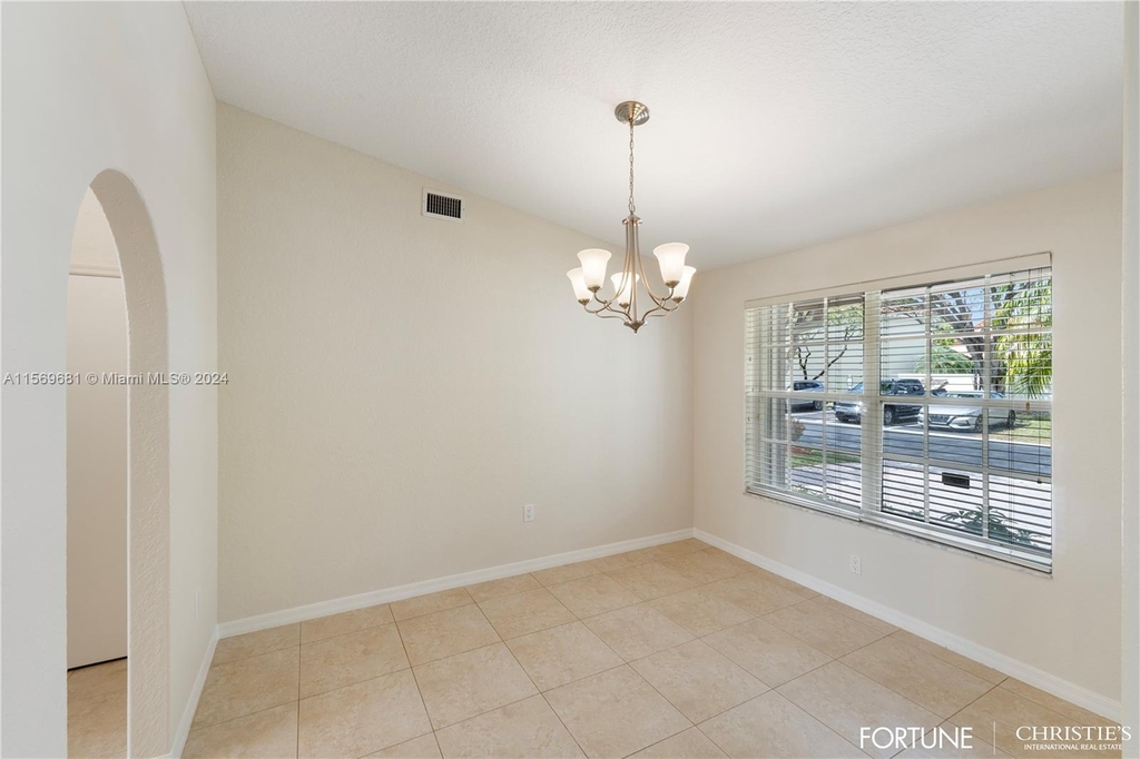 10635 Nw 54th St - Photo 8