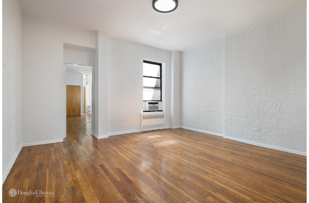 314 W 52nd St - Photo 1