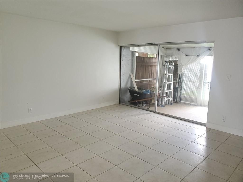 2945 Nw 68th St - Photo 5