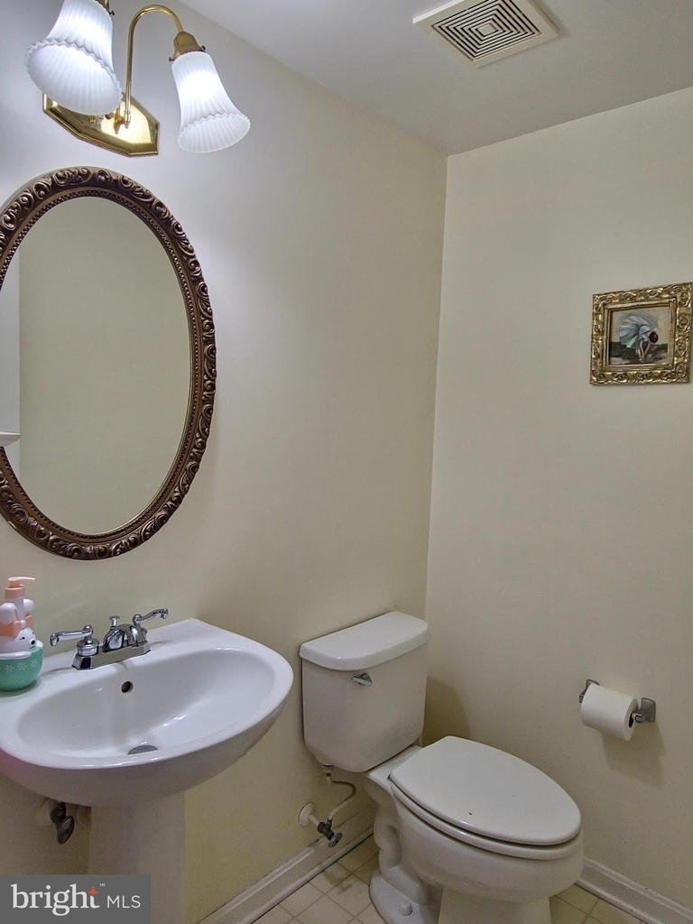 1037 Lexus Way - Photo 3