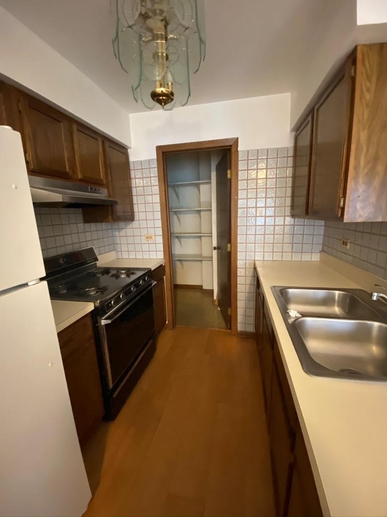 345 W 30th Place - Photo 5