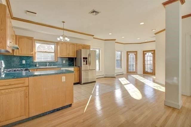 600 Grand St - Photo 1