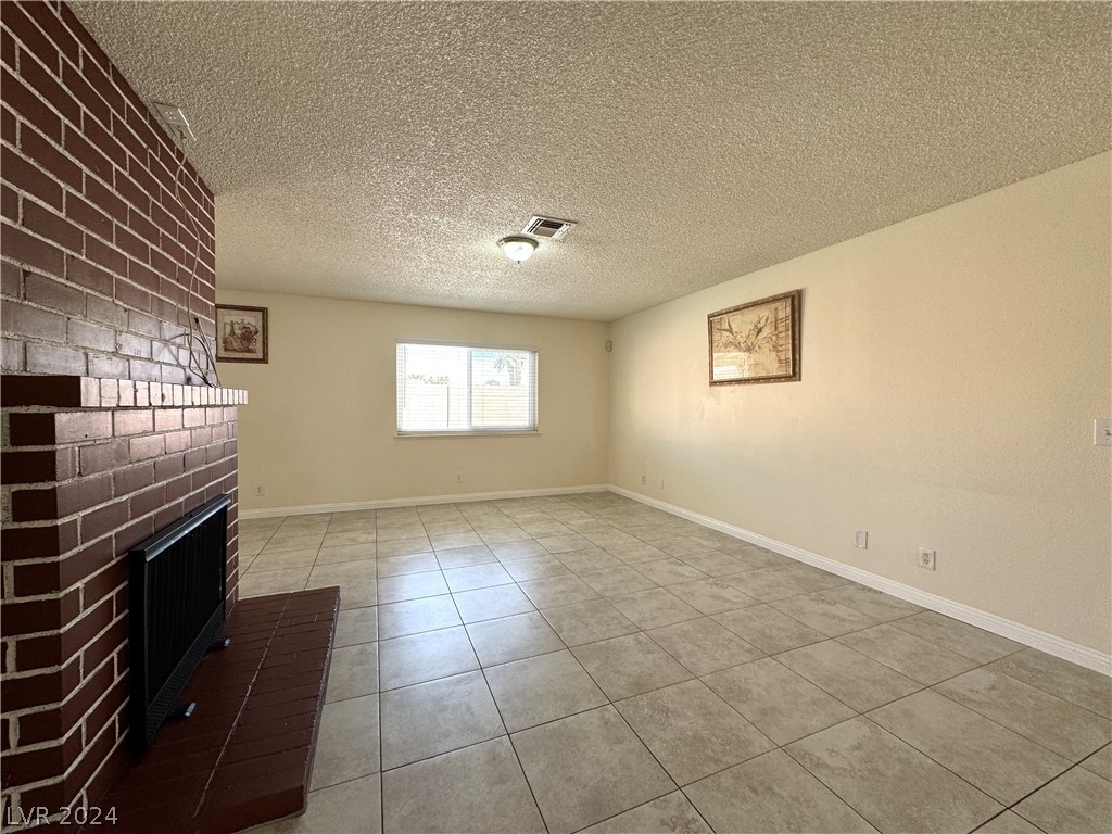 6634 Larchwood Lane - Photo 4