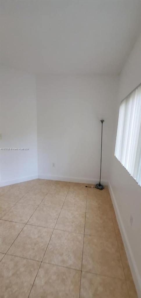 2550 Sw 18th Ter - Photo 33
