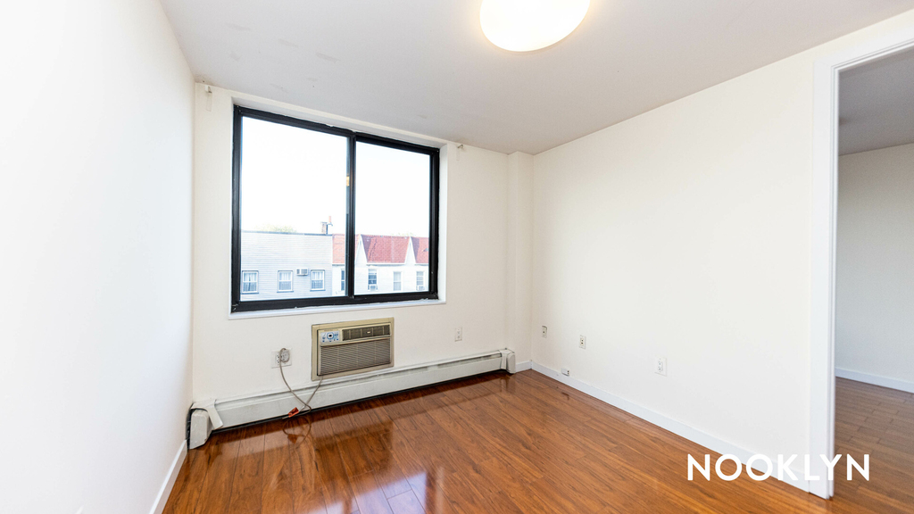 924 Metropolitan Avenue - Photo 13