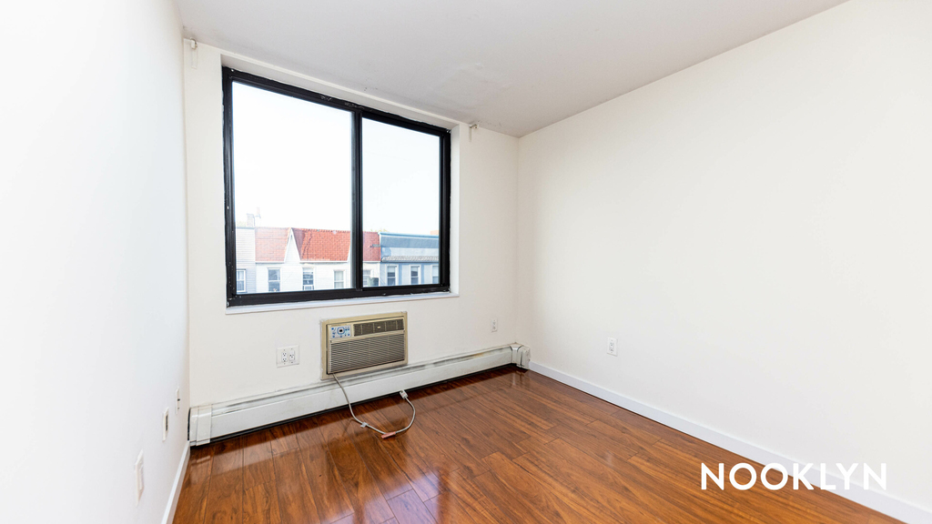 924 Metropolitan Avenue - Photo 12