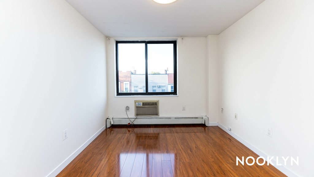 924 Metropolitan Avenue - Photo 14