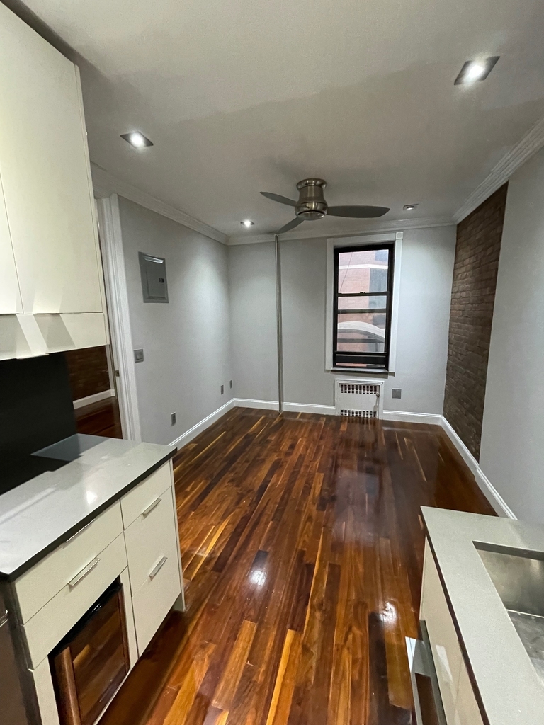 248 East 50th Street - Photo 1