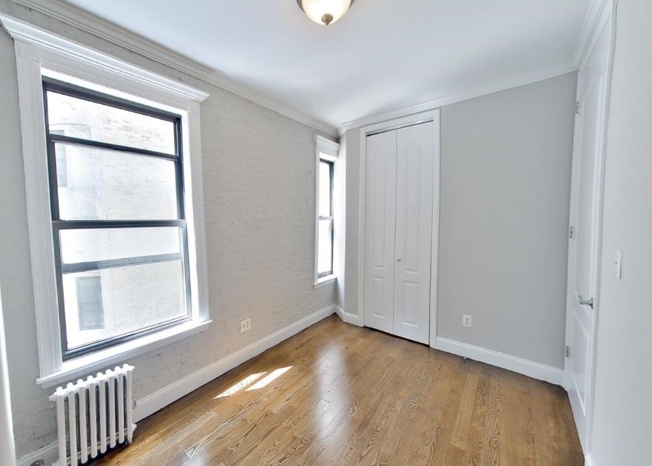 340 East 18th Street - Photo 2