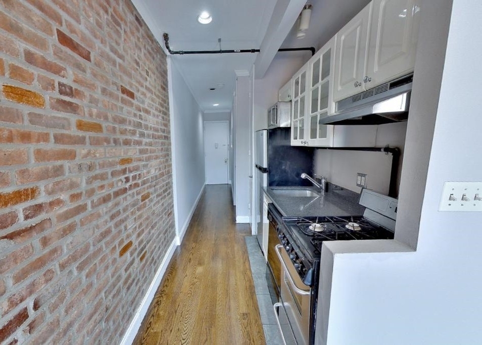 340 East 18th Street - Photo 7