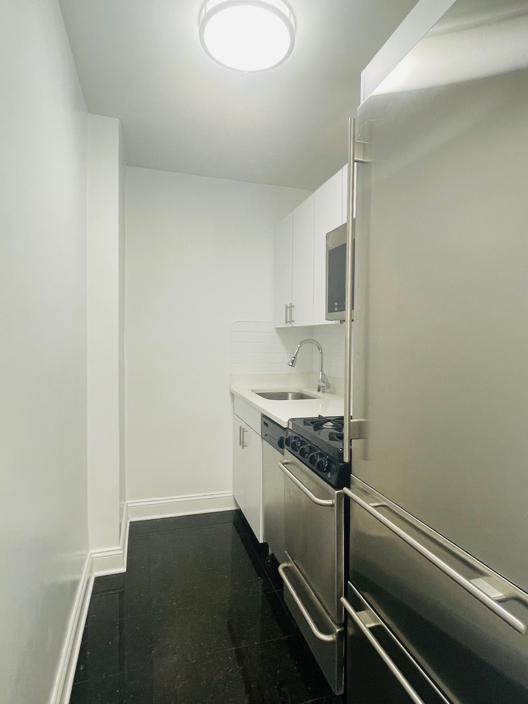 405 East 56th Street - Photo 8