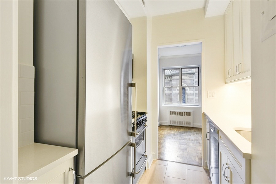 East 55th Street - Photo 3